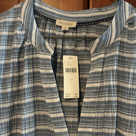 Anthropologie women’s large adorable blouse blue and white. - Picture 2 of 6